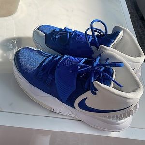 Kyrie basketball shoes brand new I bought wrong size but don’t have the box.